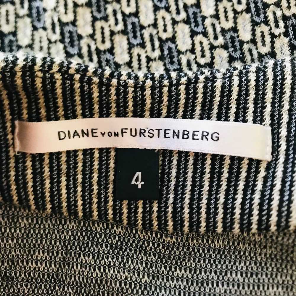 Diane von Furstenberg Printed Knee-Length Dress B… - image 10