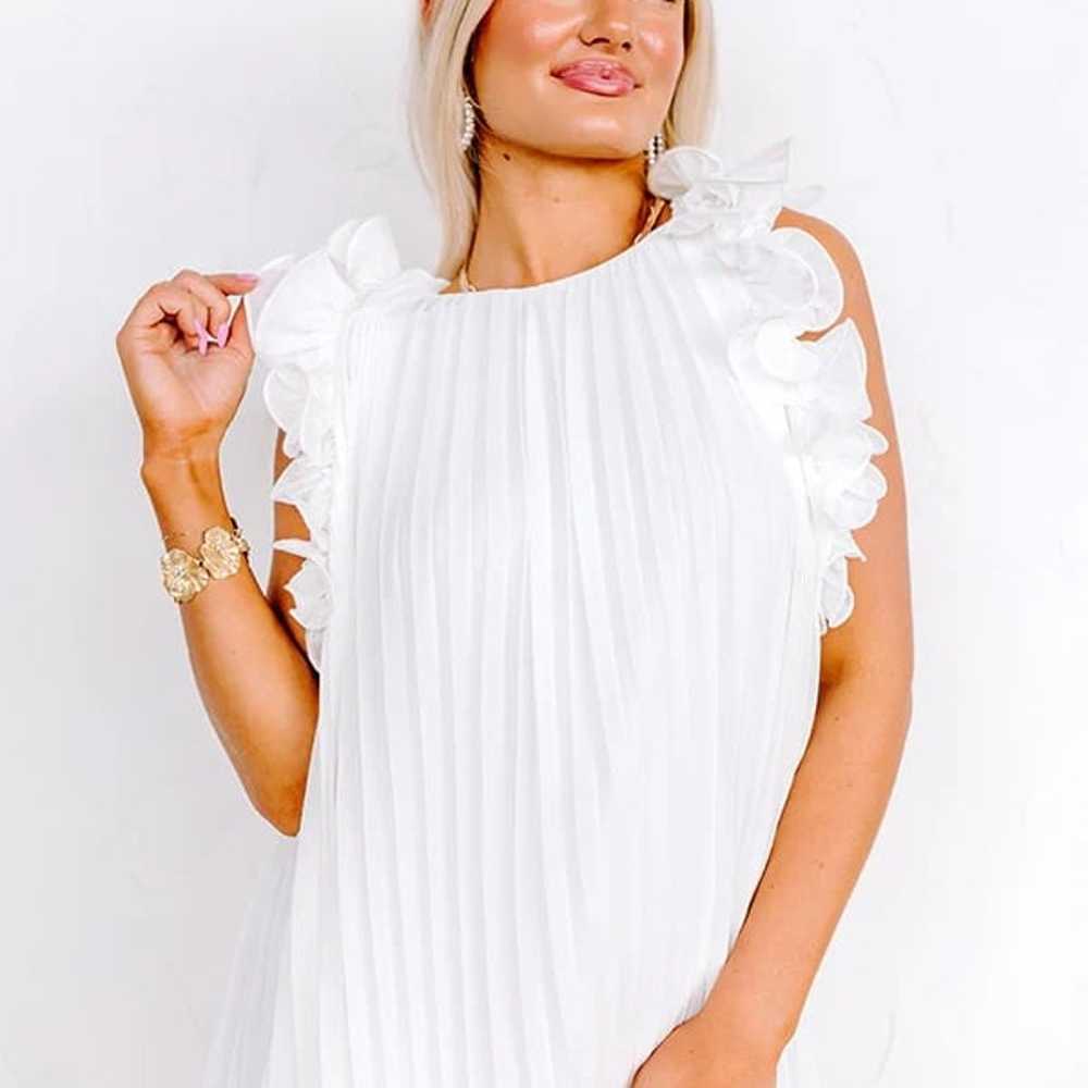 Honeysuckle Dreams Pleated Dress In White - image 7