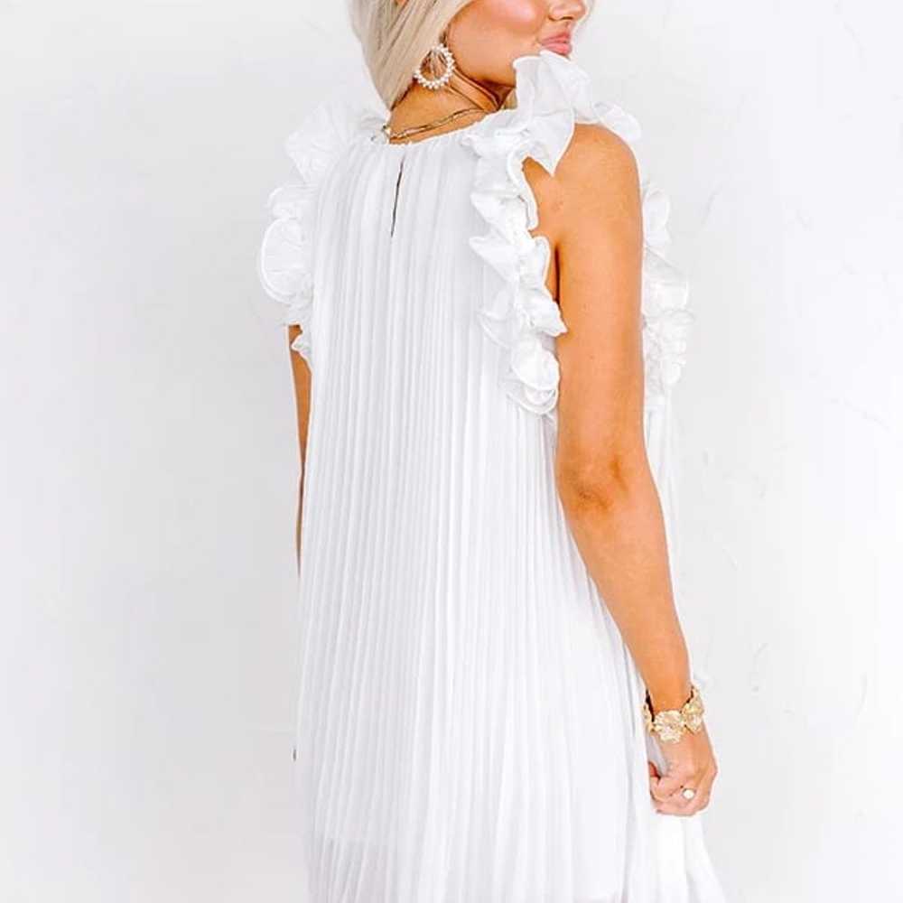Honeysuckle Dreams Pleated Dress In White - image 8