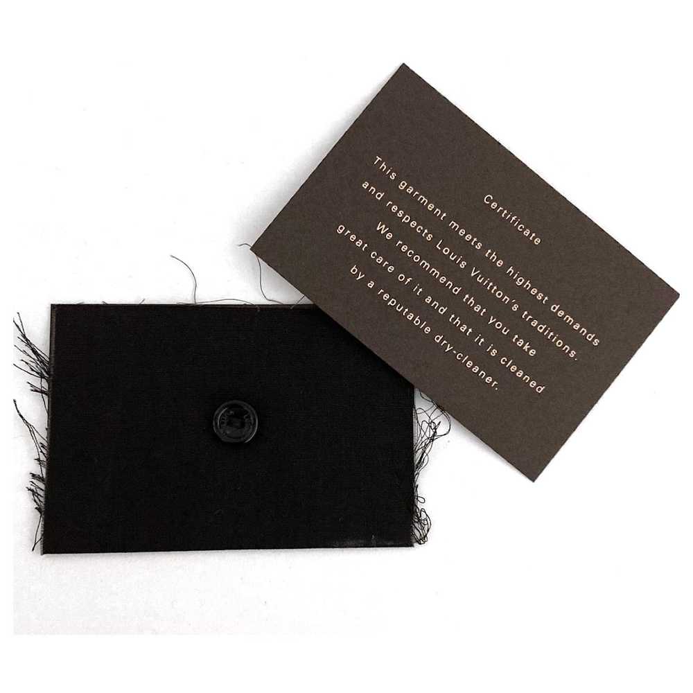 Product Details Louis Vuitton Black Resort Wrap D… - image 8