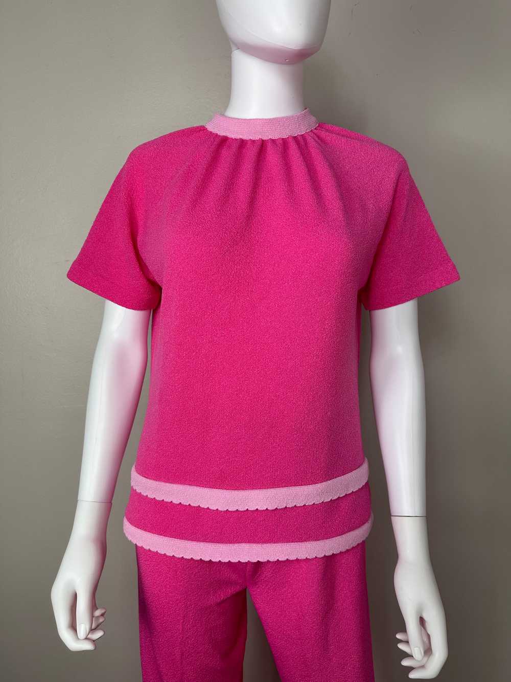 1960s/70s Bright Pink Polyester Top and Pants Set… - image 3