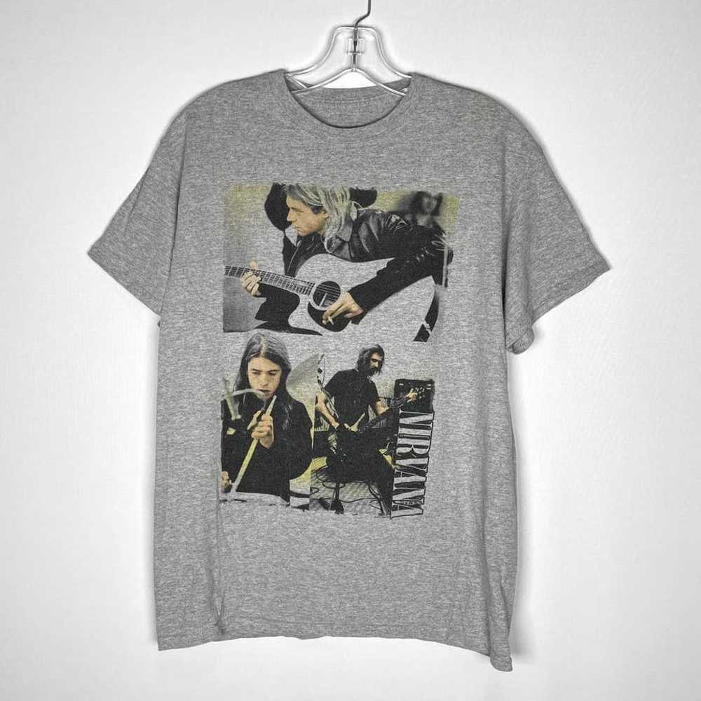 2015 Nirvana Band Photos Graphic Music Tee Size M - image 1