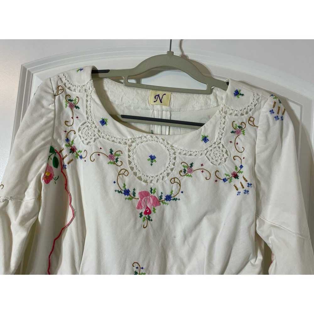 Handmade Floral Embroidered Upcycled Vintage Line… - image 2