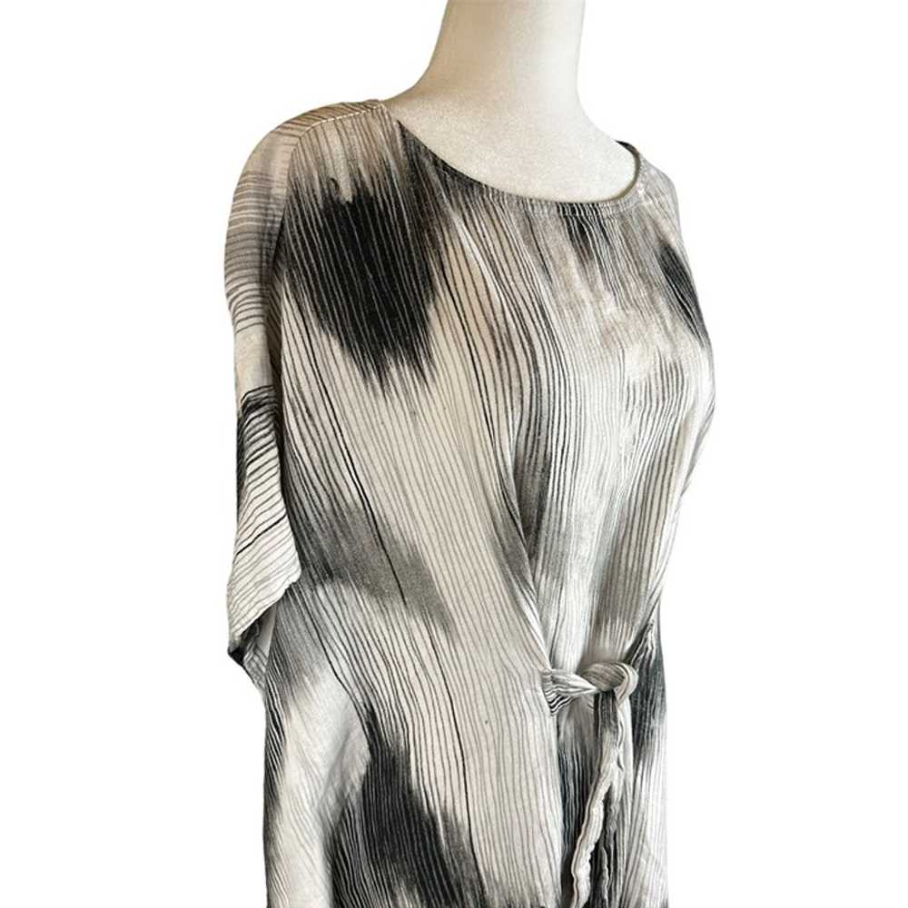 Natori Painted Ikat Top in White & Black S/M Wome… - image 6