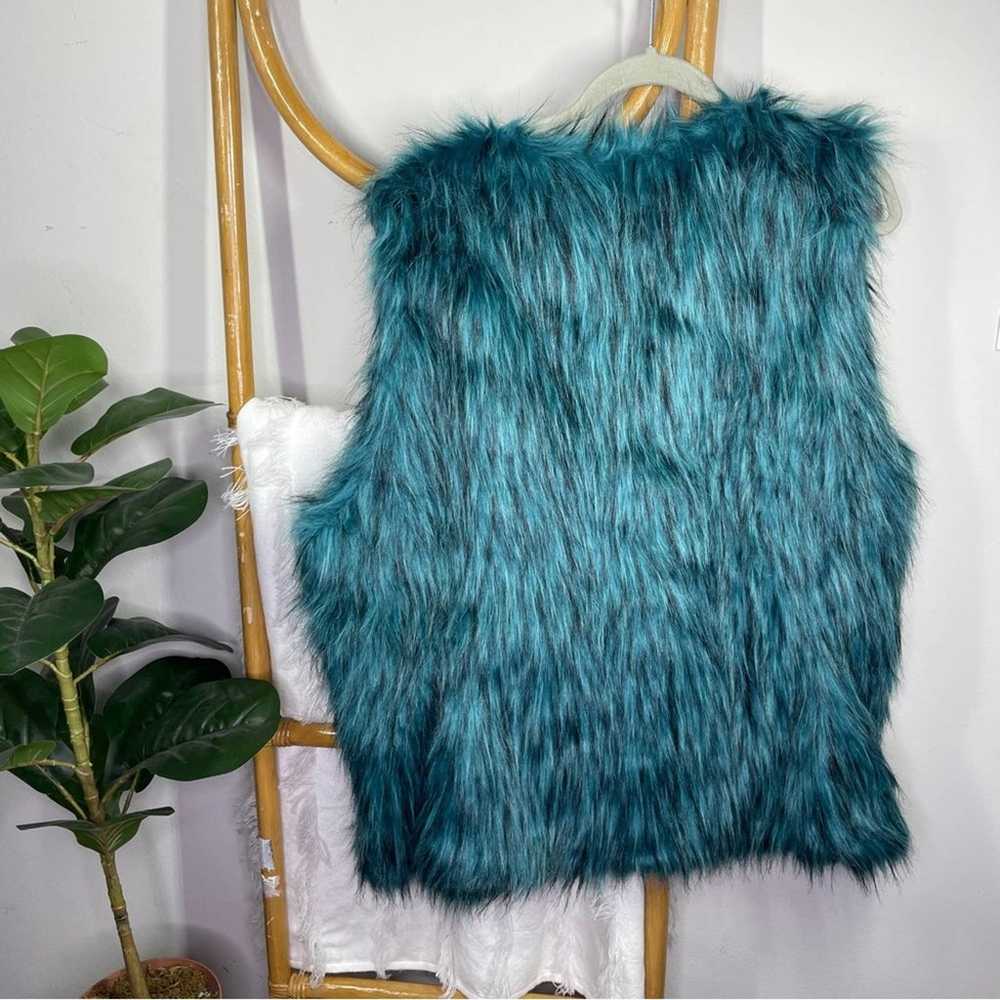 Donna Salyers Fabulous Furs Blue Faux Fur Vest sz… - image 4