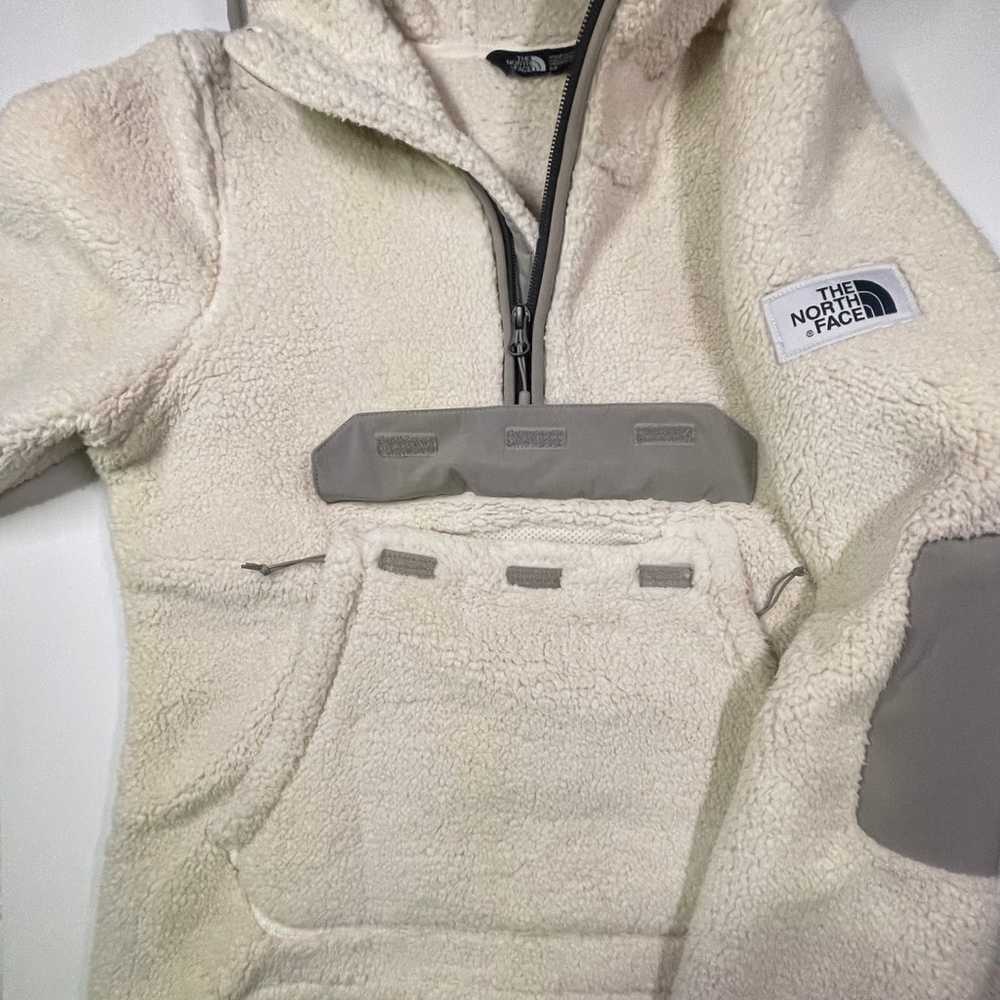 The North Face Campshire Pullover Cream Hoodie - image 8
