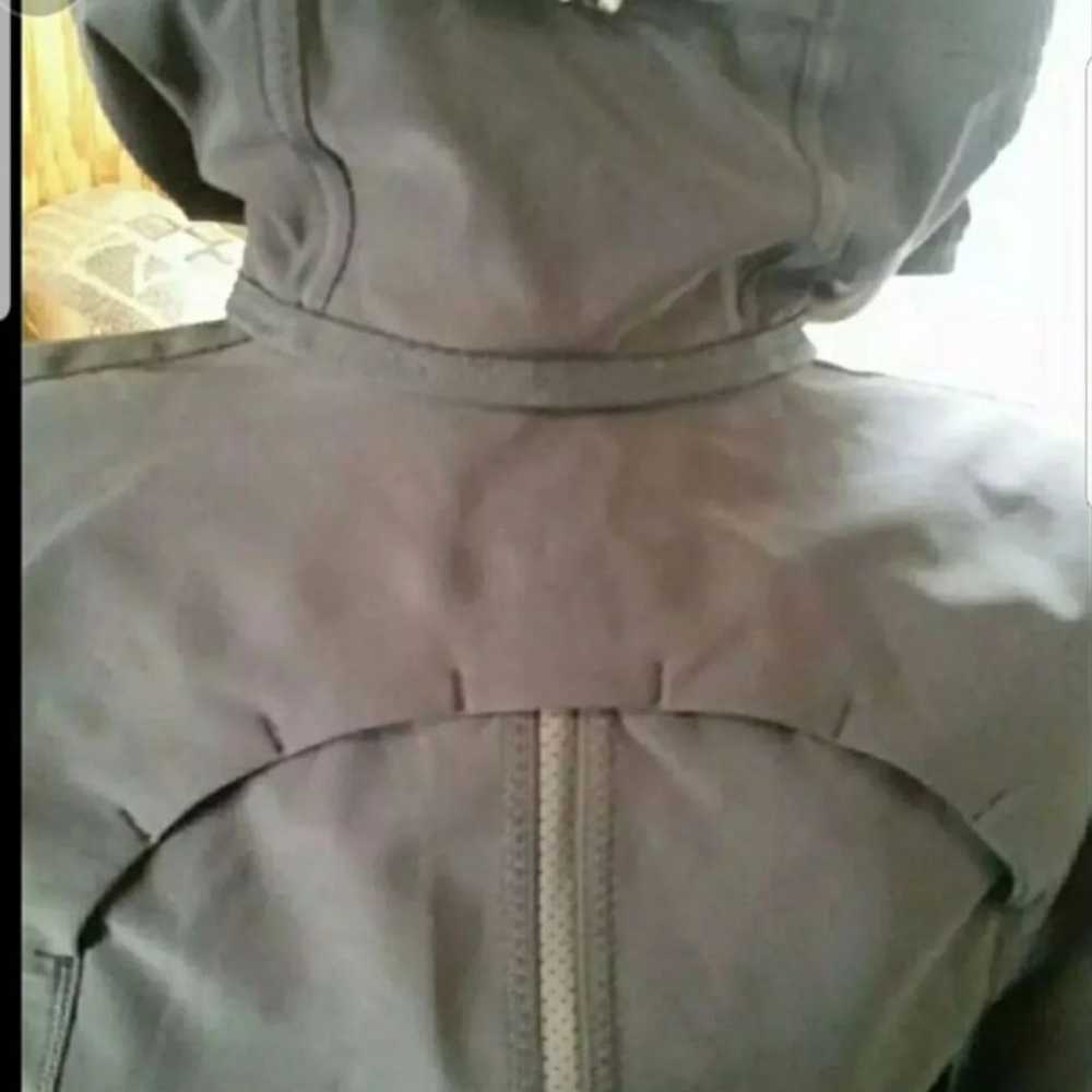 LULULEMON BLACK KEEP IT UP SIZE 4 JACKET - image 4