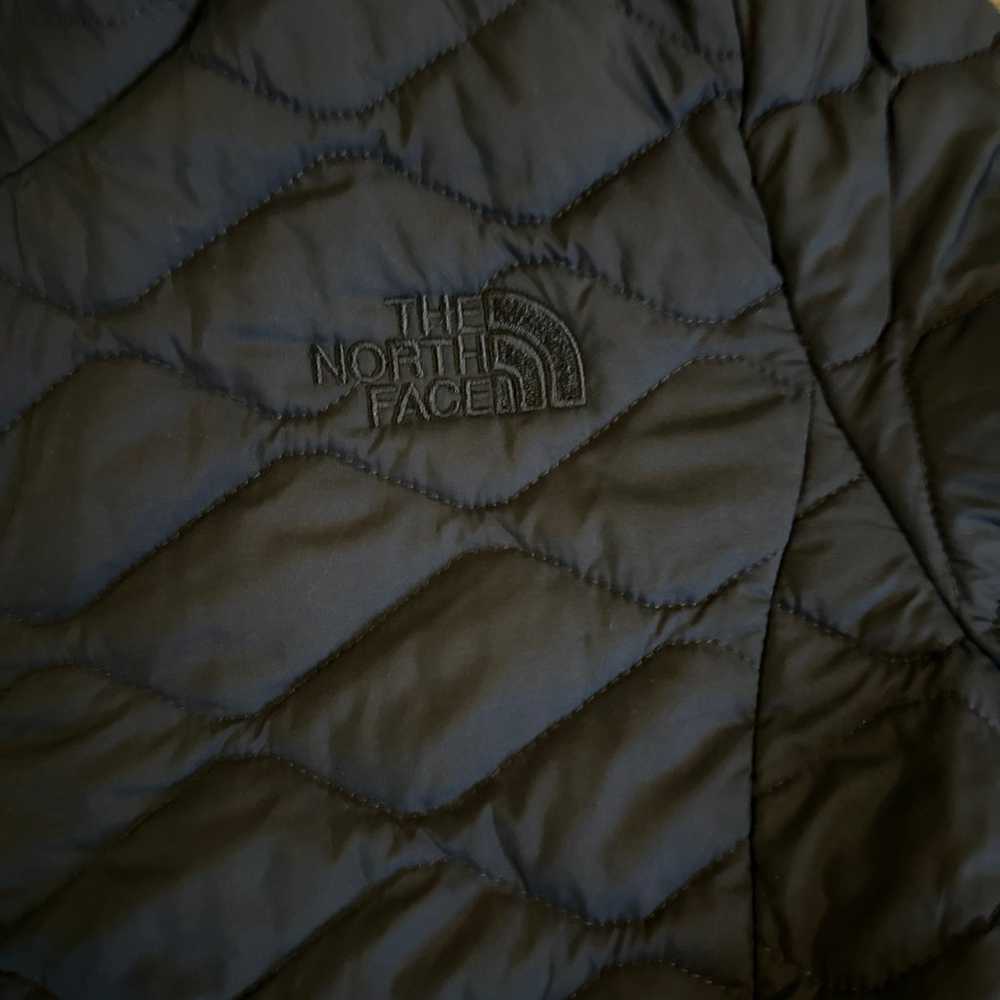 North Face Girls Size M Thermoball jacket I HAVE … - image 2