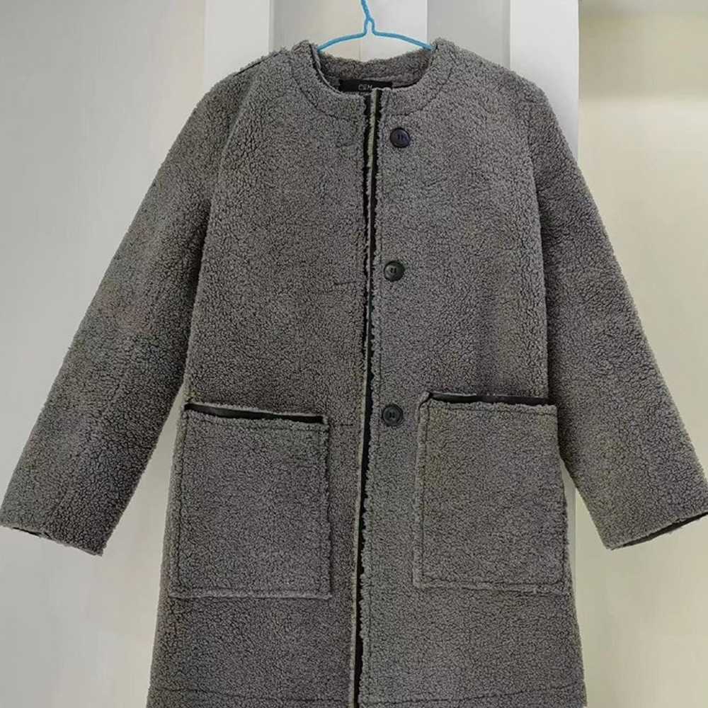 Granular plush fur integrated jacket - image 1