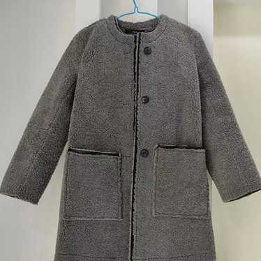 Granular plush fur integrated jacket - image 1