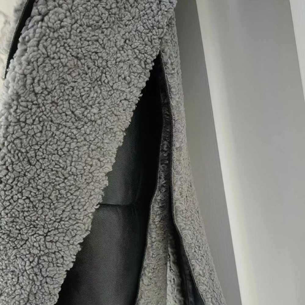 Granular plush fur integrated jacket - image 3