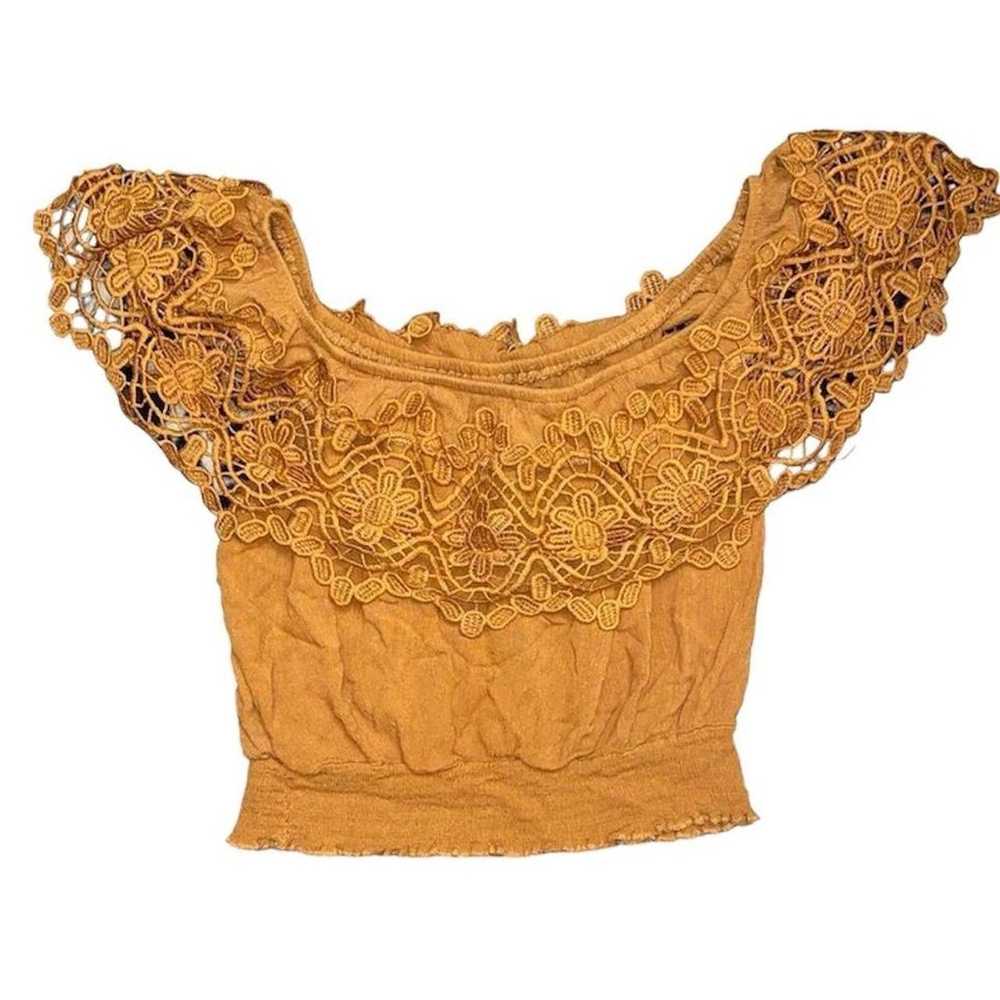 Iris crochet lace crop top w/ floral design - image 3