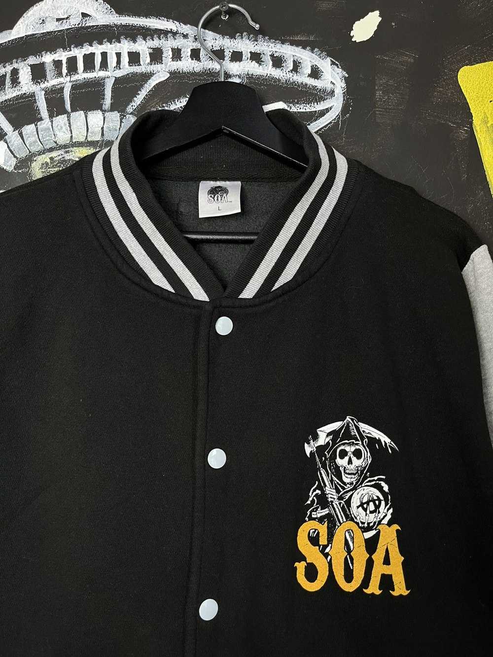 Streetwear × Vintage Vintage SOA Metal Logo Bombe… - image 4