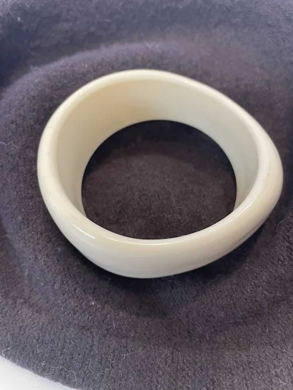 Ivory Lucite Asymmetrical Bangle Bracelet - image 5