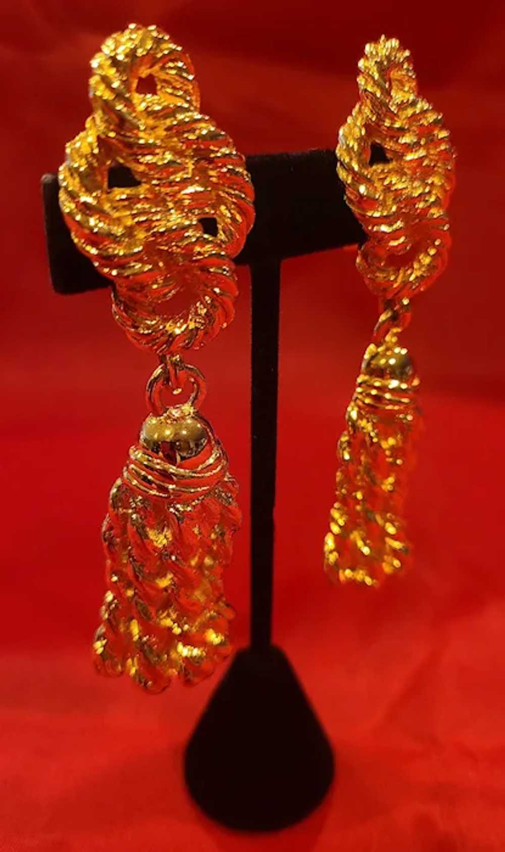 Unbranded Gold Tone Tassel Clip On Earrings - image 7
