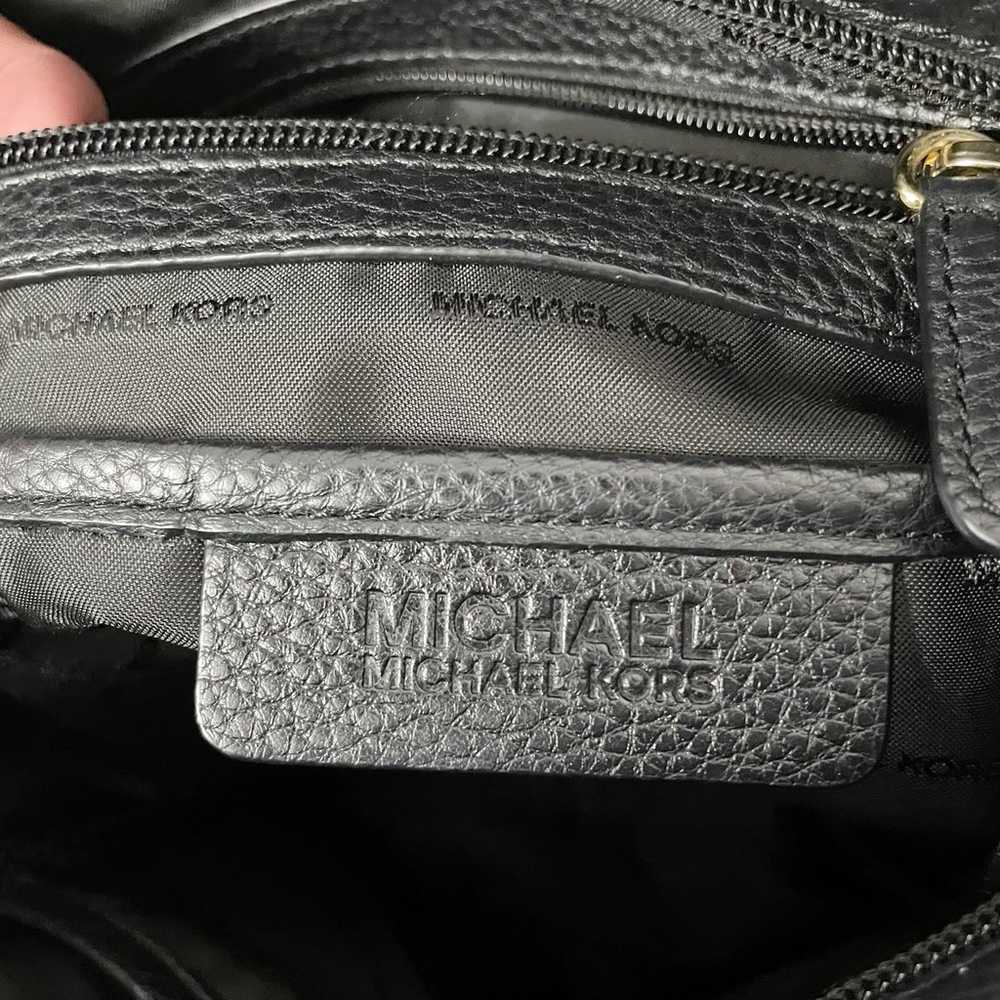 Michael Kors black pebbled leather Bedford pocket… - image 10