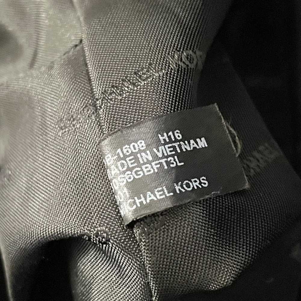 Michael Kors black pebbled leather Bedford pocket… - image 11