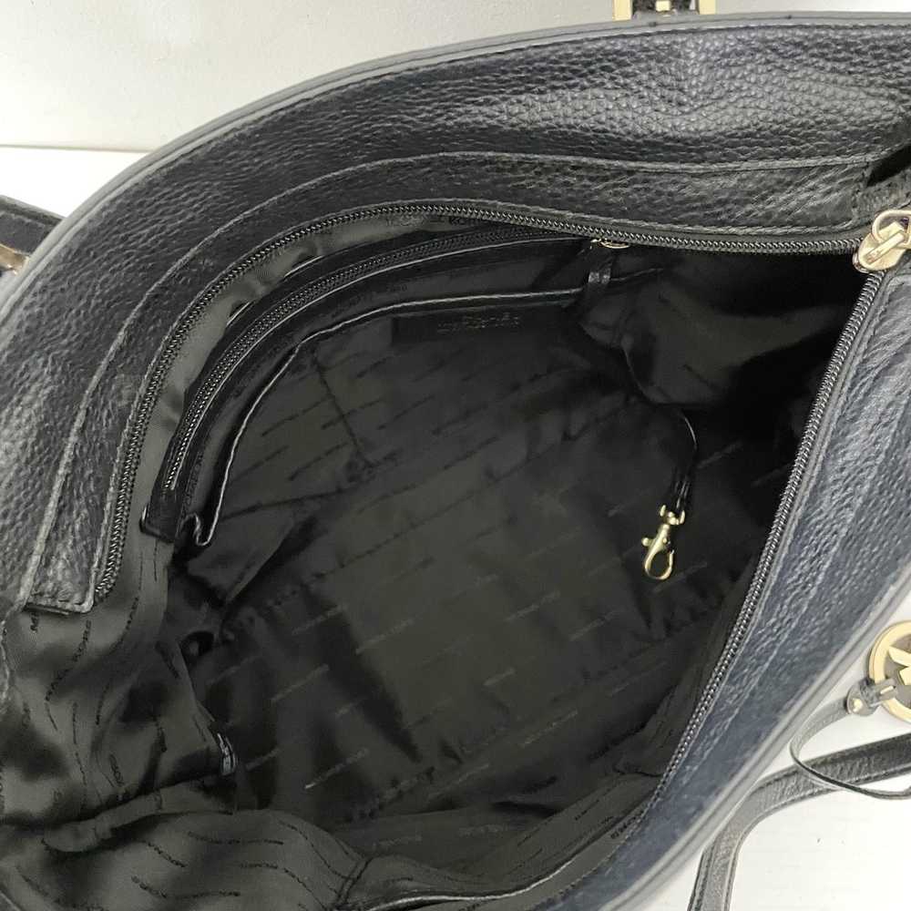 Michael Kors black pebbled leather Bedford pocket… - image 7