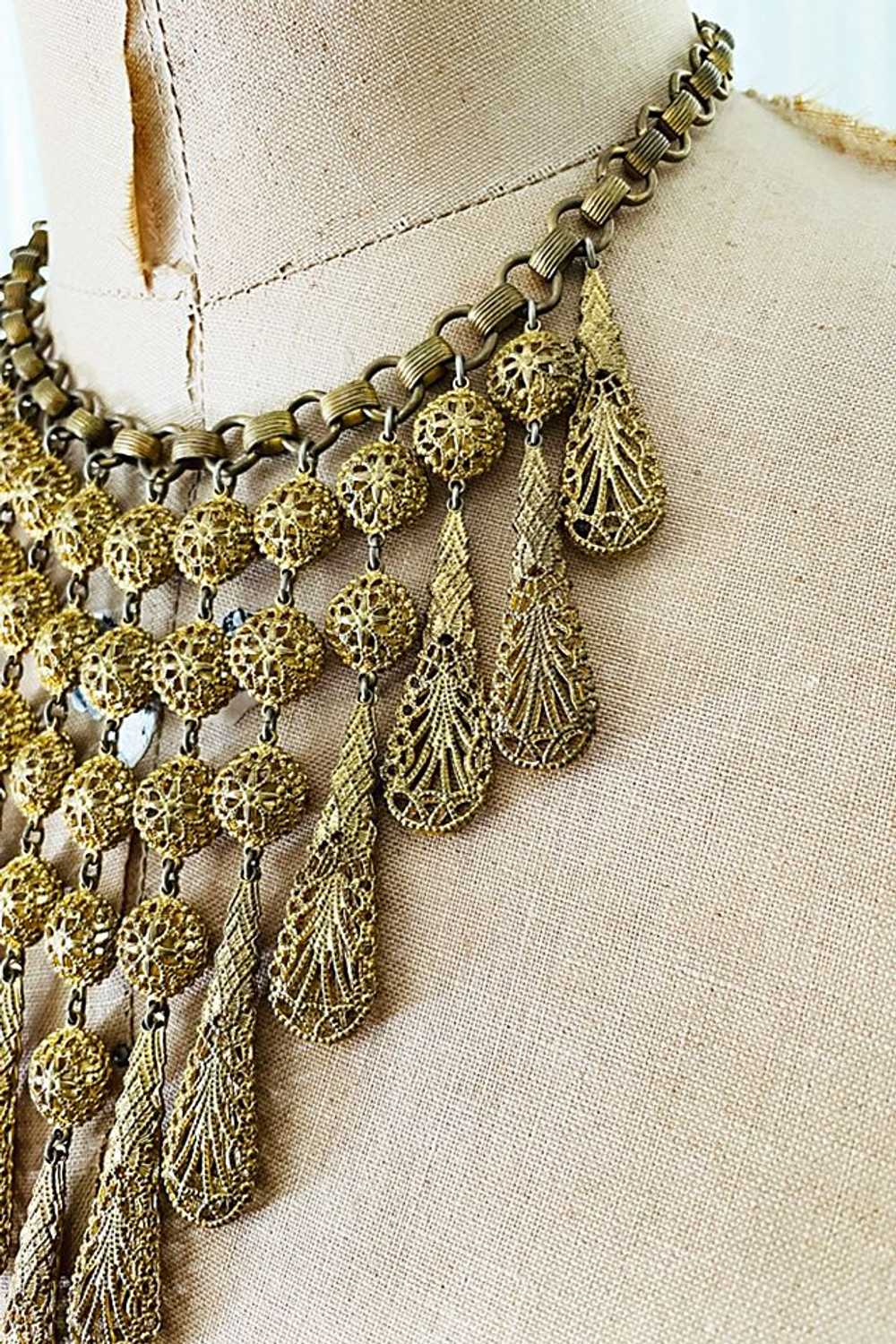 Vintage 1940's Brass Filigree Dangle Bib Necklace… - image 3