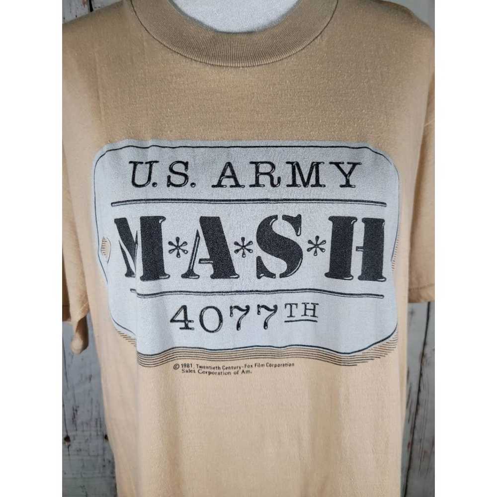 Vintage MASH 1981 US Army TShirt Single Stitch Ex… - image 3