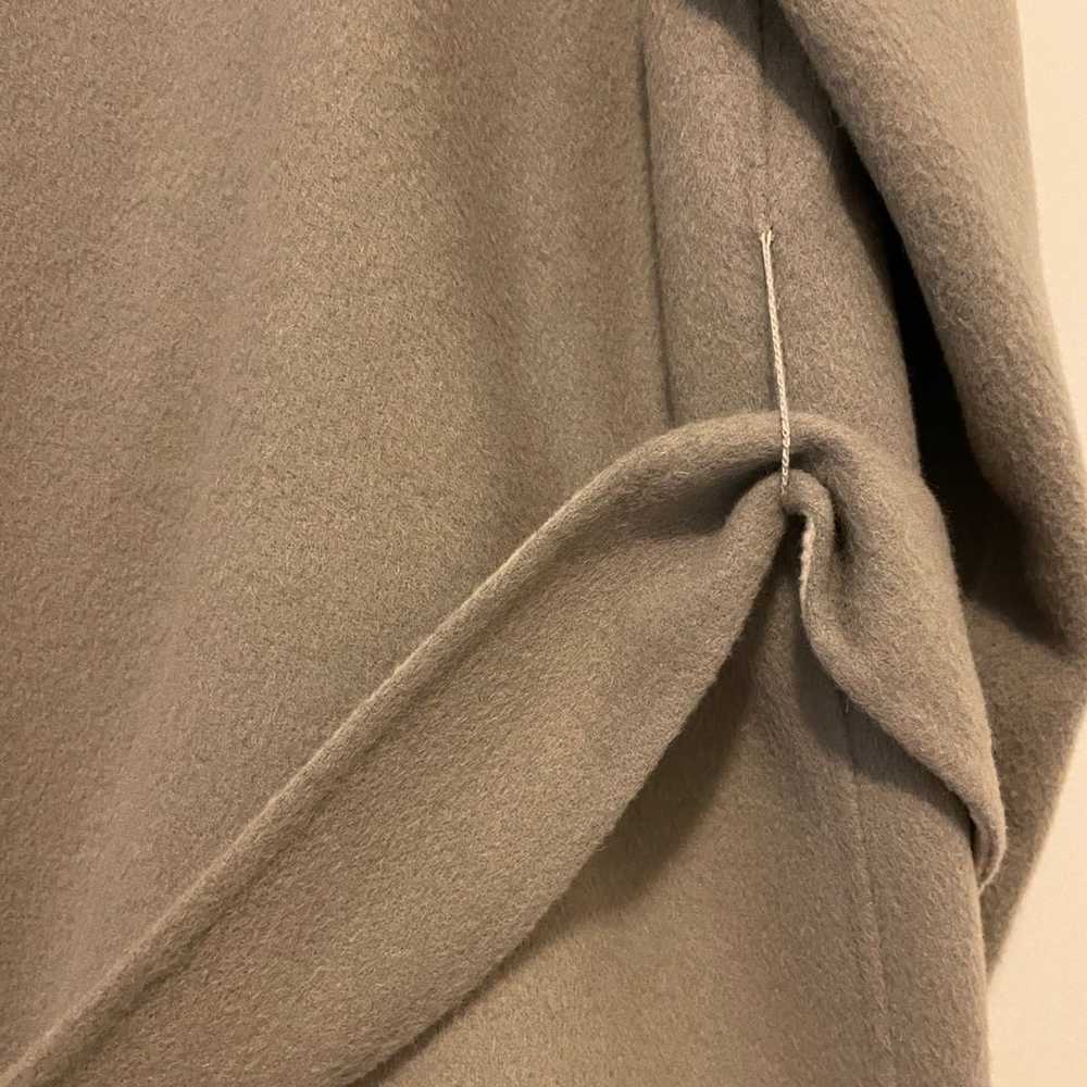 Loeuvre wool coat in grey - image 9