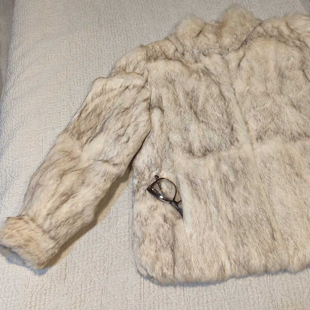 Gorgeous Rabbit Fur Coat Size Medium.  Impeccable… - image 12