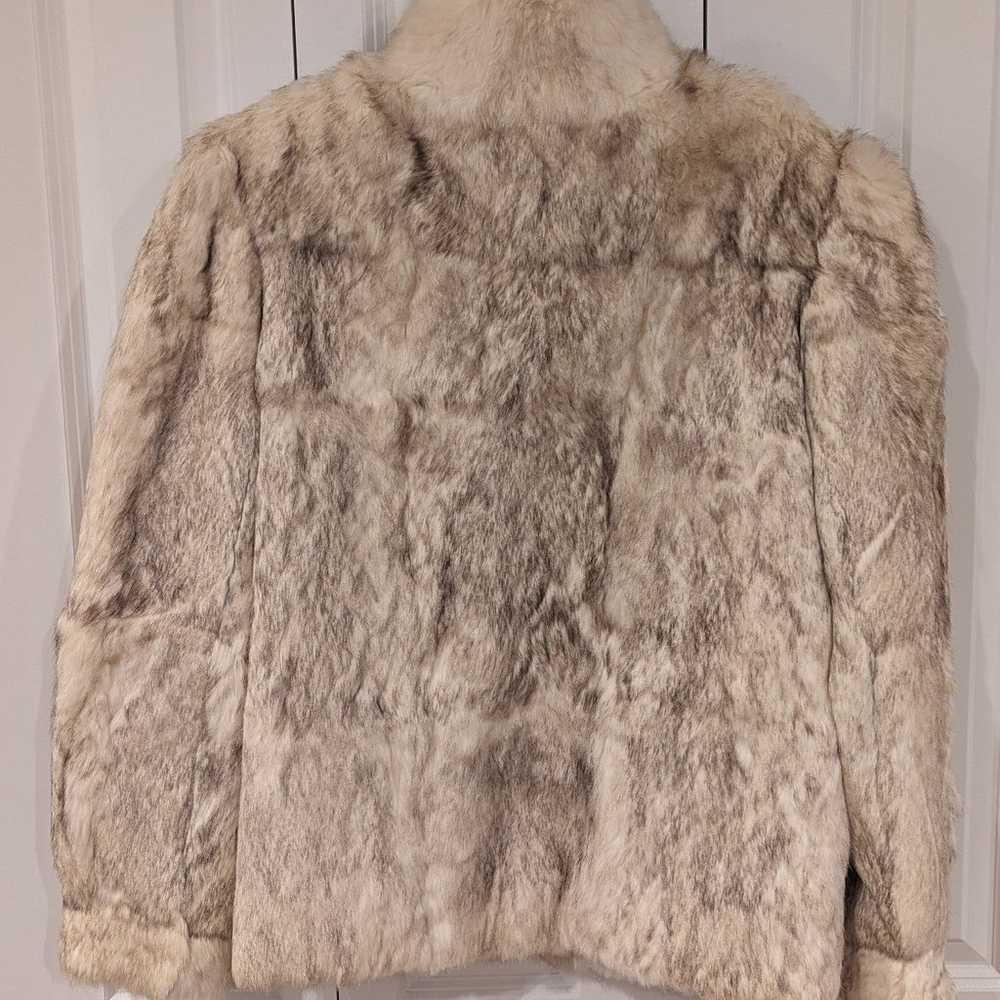 Gorgeous Rabbit Fur Coat Size Medium.  Impeccable… - image 2