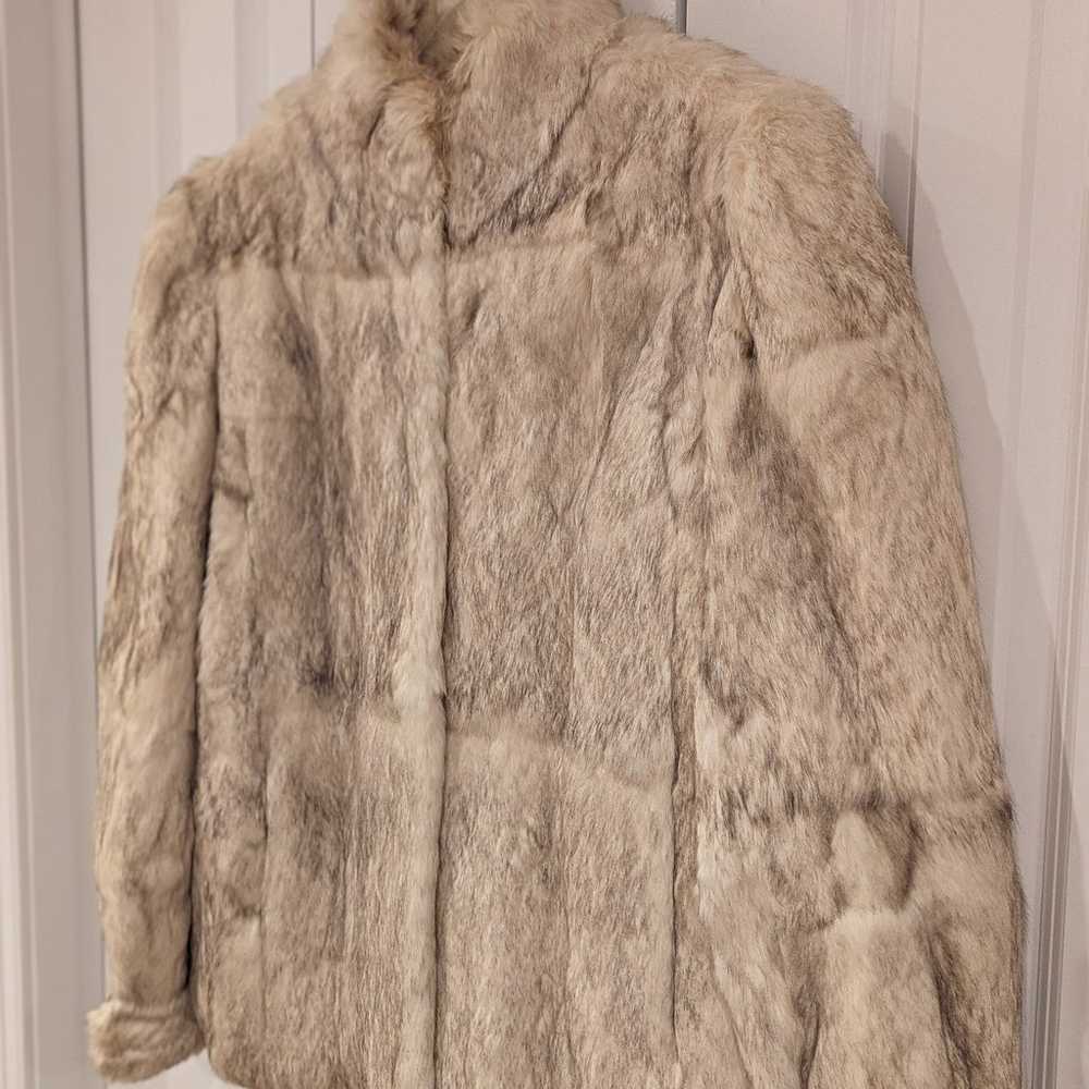 Gorgeous Rabbit Fur Coat Size Medium.  Impeccable… - image 3