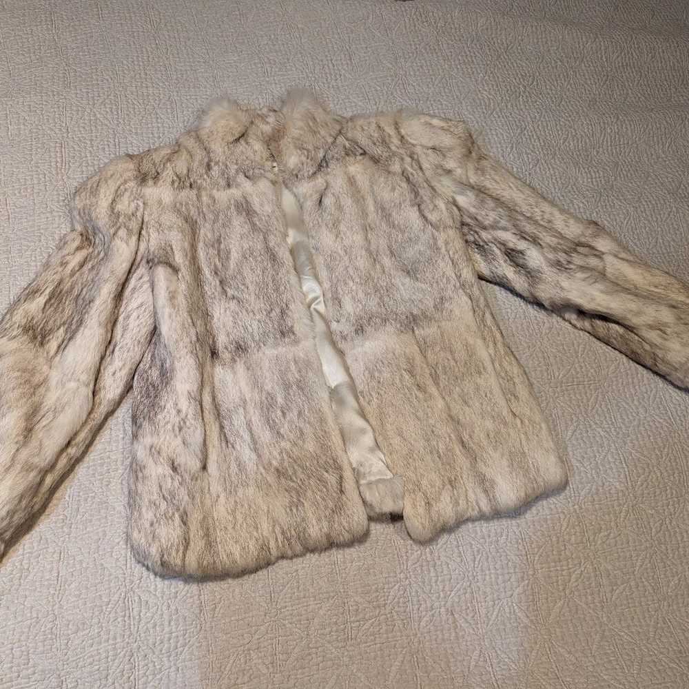 Gorgeous Rabbit Fur Coat Size Medium.  Impeccable… - image 5