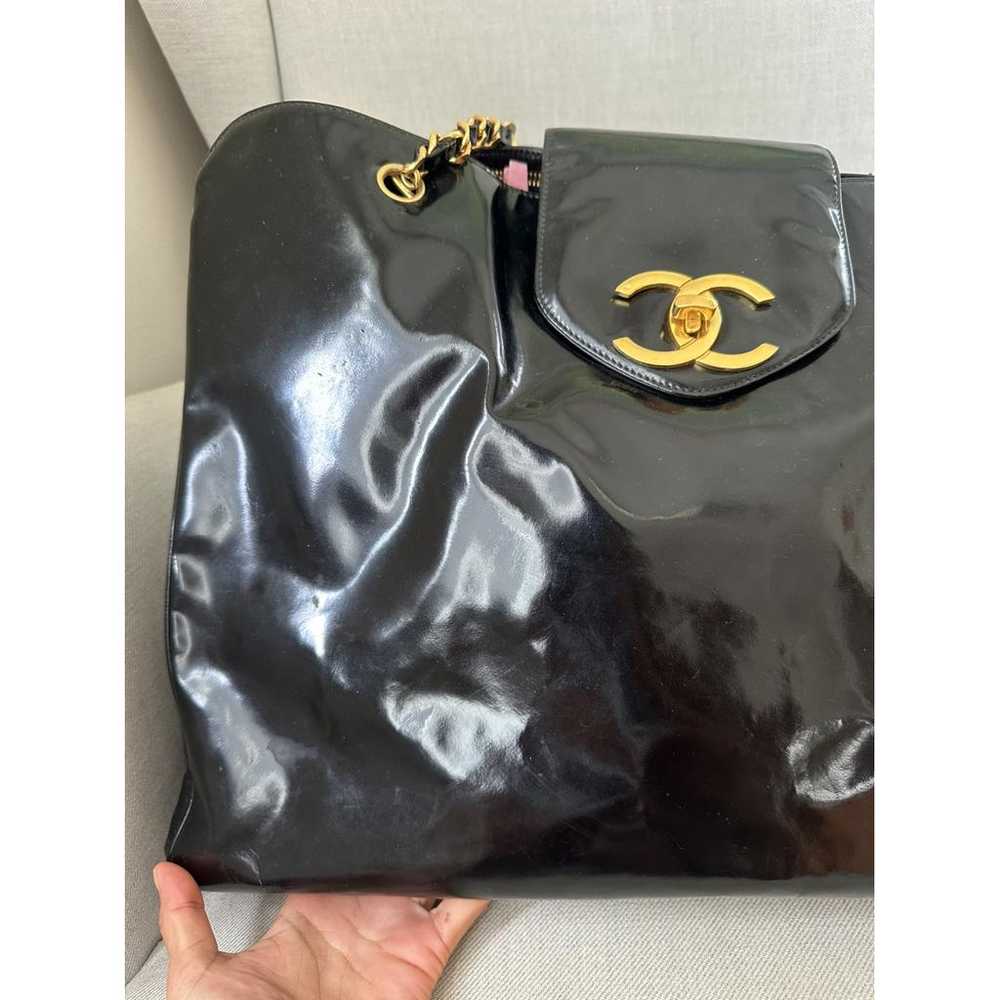 Chanel Vintage Cc Chain patent leather tote - image 3