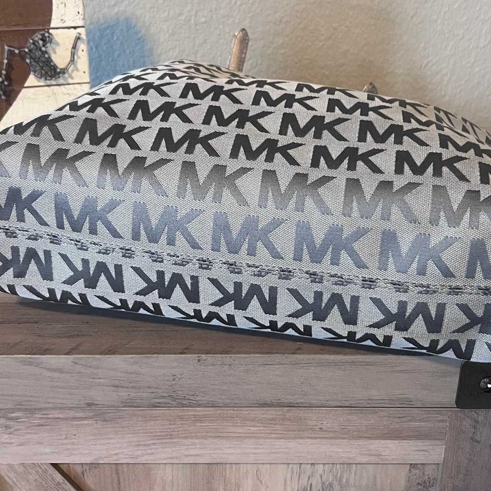 MK Michael Kors Gray Jetset Signature Tote Handba… - image 4