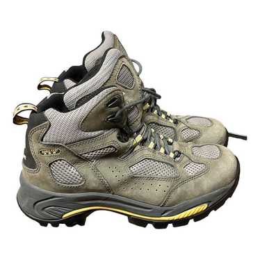 Vasque Boots women’s 9.5 gore-Tex hiking outdoor … - image 1