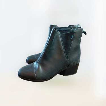 Toms Esme Chelsea Pull on black Leather Ankle Boot