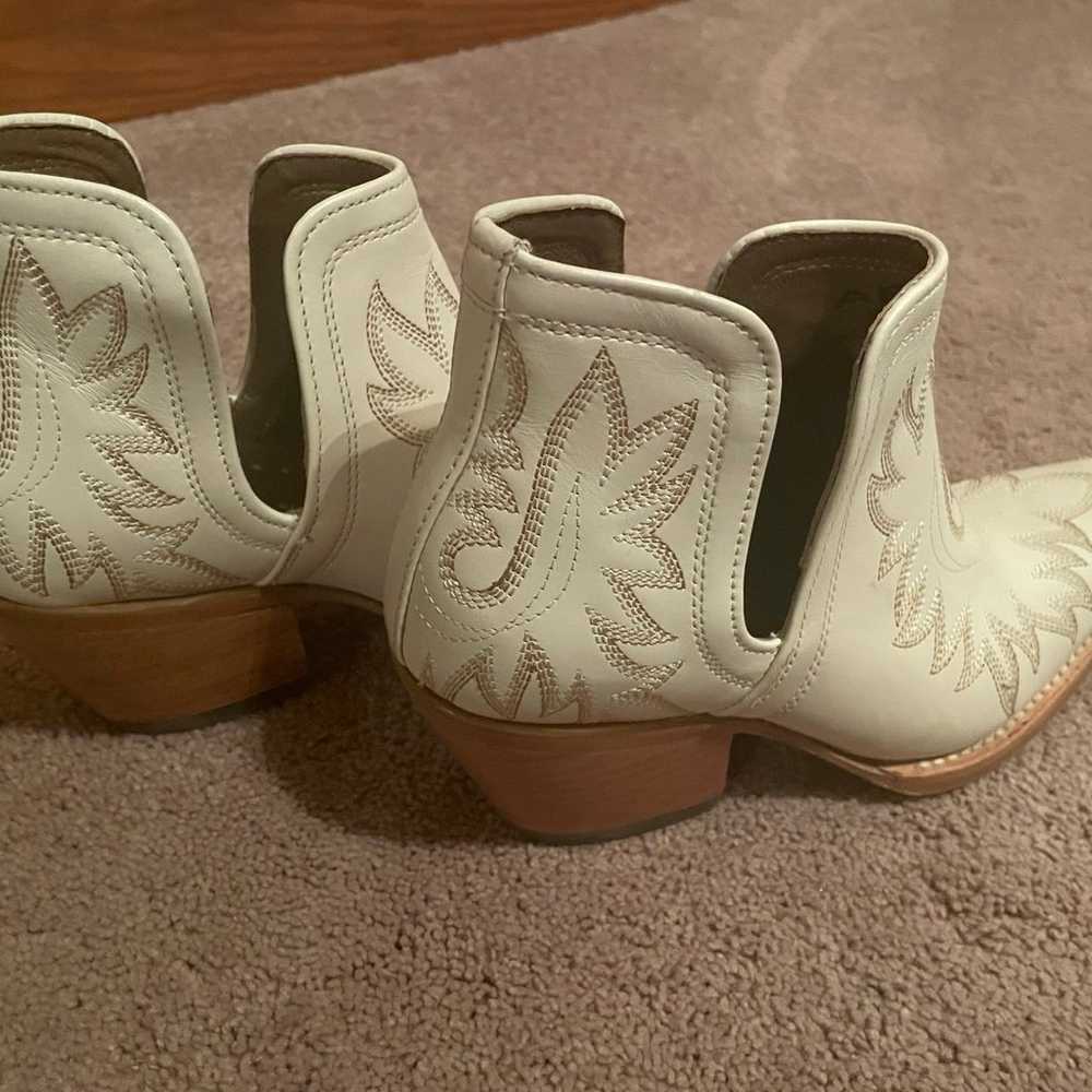 Ariat cowboy boots - image 2