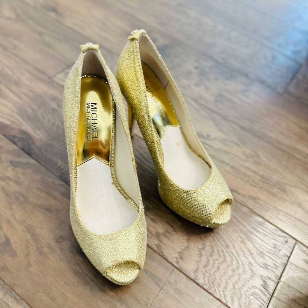Michael Kors Open Toe‎ Gold Platform Heels (Size … - image 1
