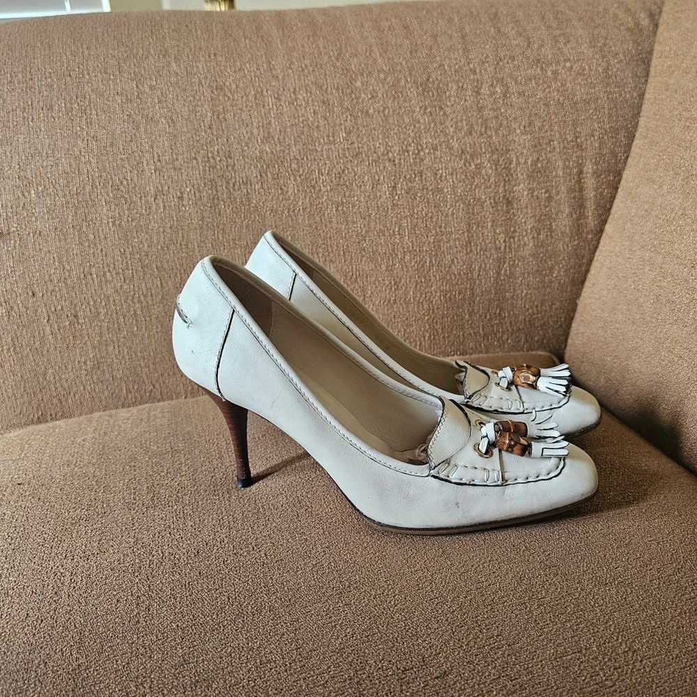 Gucci White Leather Bamboo Tassel Pumps Size 9.5 - image 10