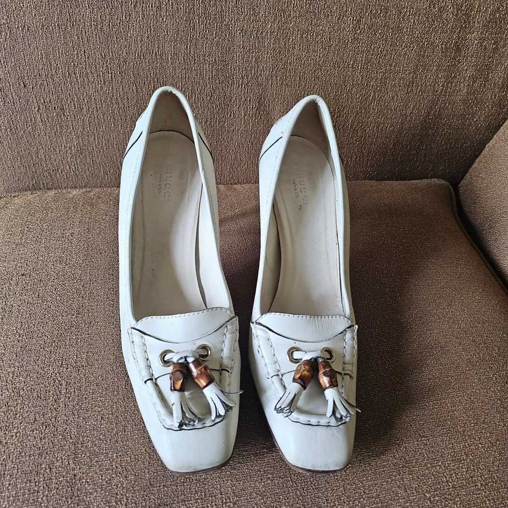 Gucci White Leather Bamboo Tassel Pumps Size 9.5 - image 2