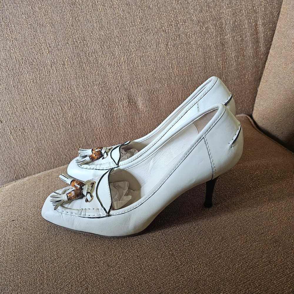 Gucci White Leather Bamboo Tassel Pumps Size 9.5 - image 3