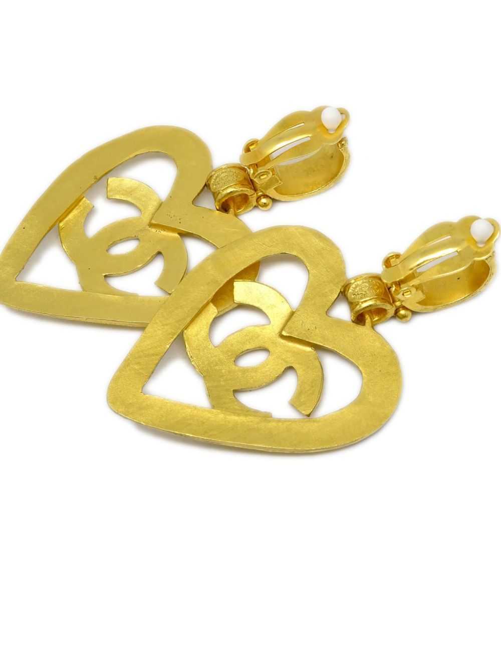 CHANEL Pre-Owned 1995 CC heart clip-on earrings -… - image 3