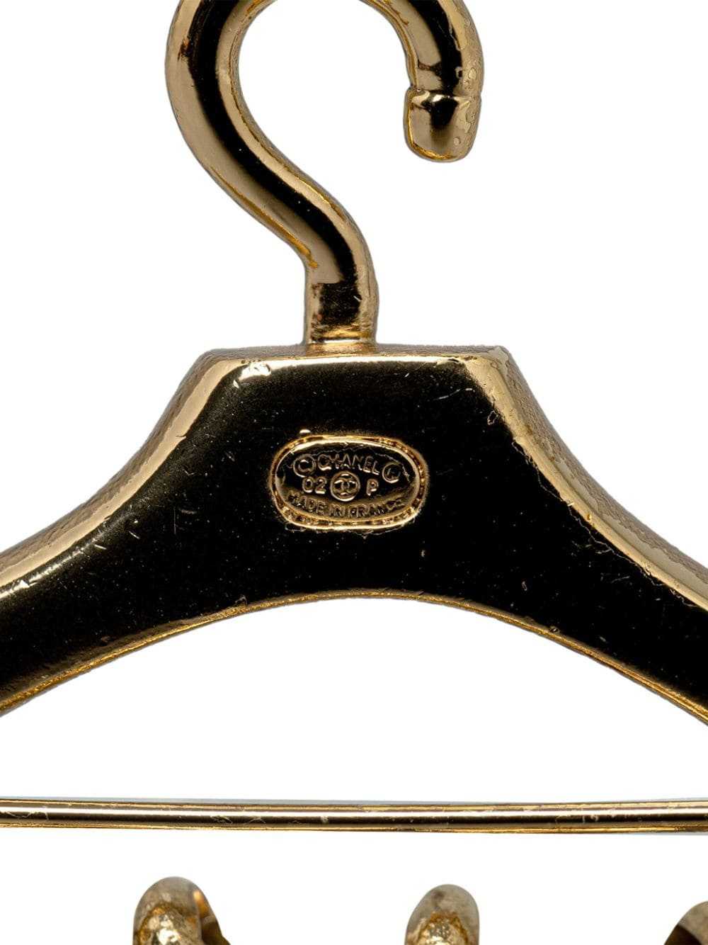 CHANEL Pre-Owned 2002 Gripoix Hanger brooch - Gold - image 3