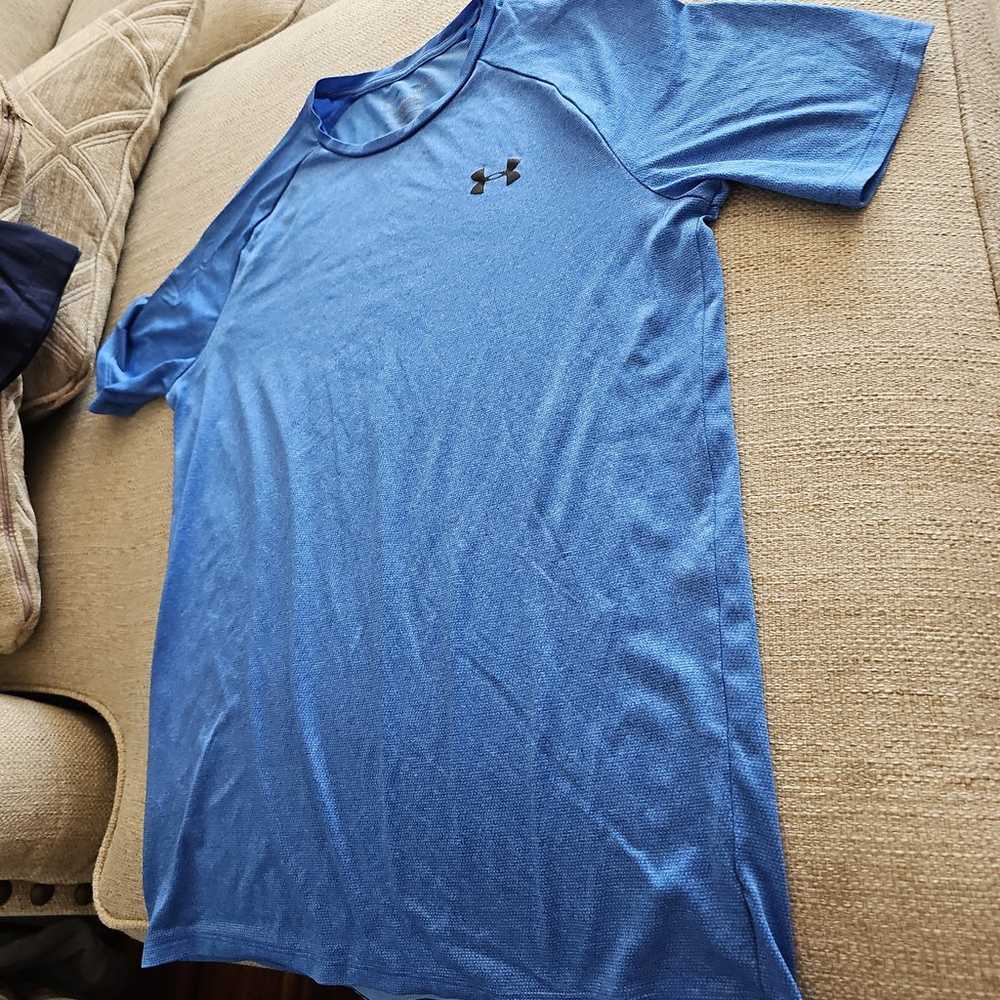 2 T-shirt Bundle 1 Under Armour 1 H&M small navy … - image 6