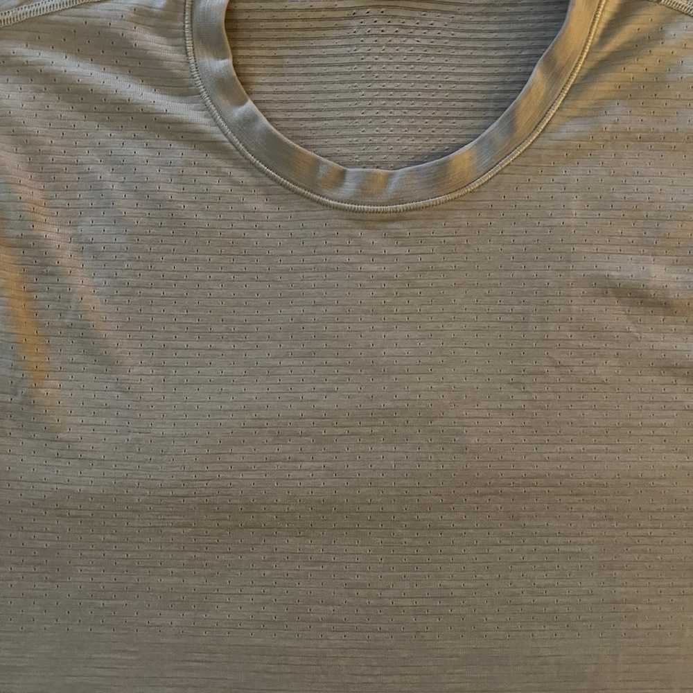 Lululemon Men’s Vent Tech Grey T-Shirt -Size: Lar… - image 1