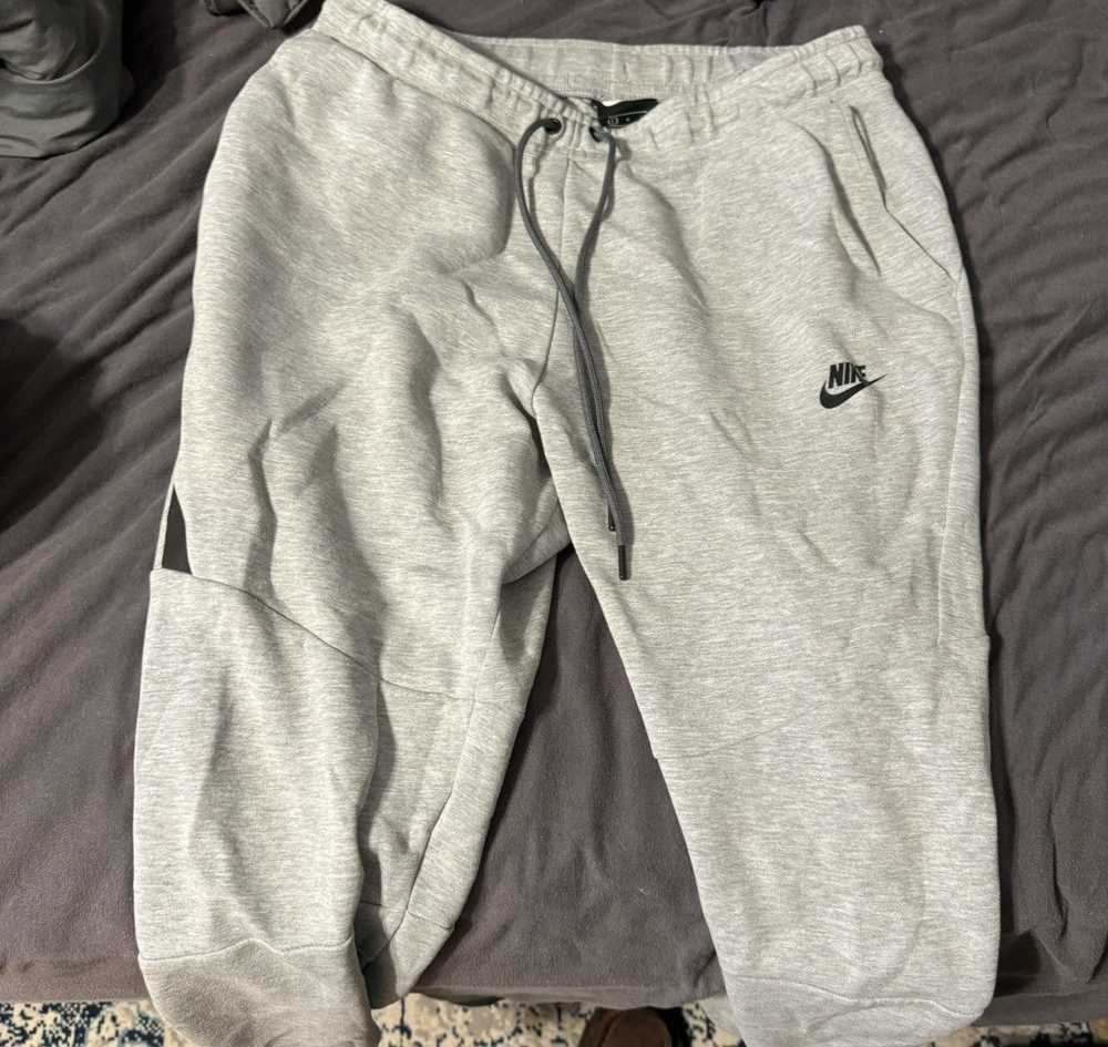 Nike Nike tech light grey sweatpants size large 32 - image 1