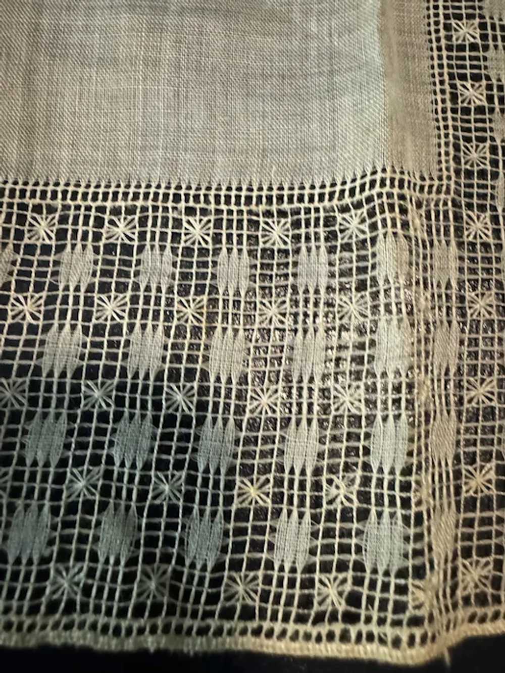 vintage  lace Hankie  detail - image 3