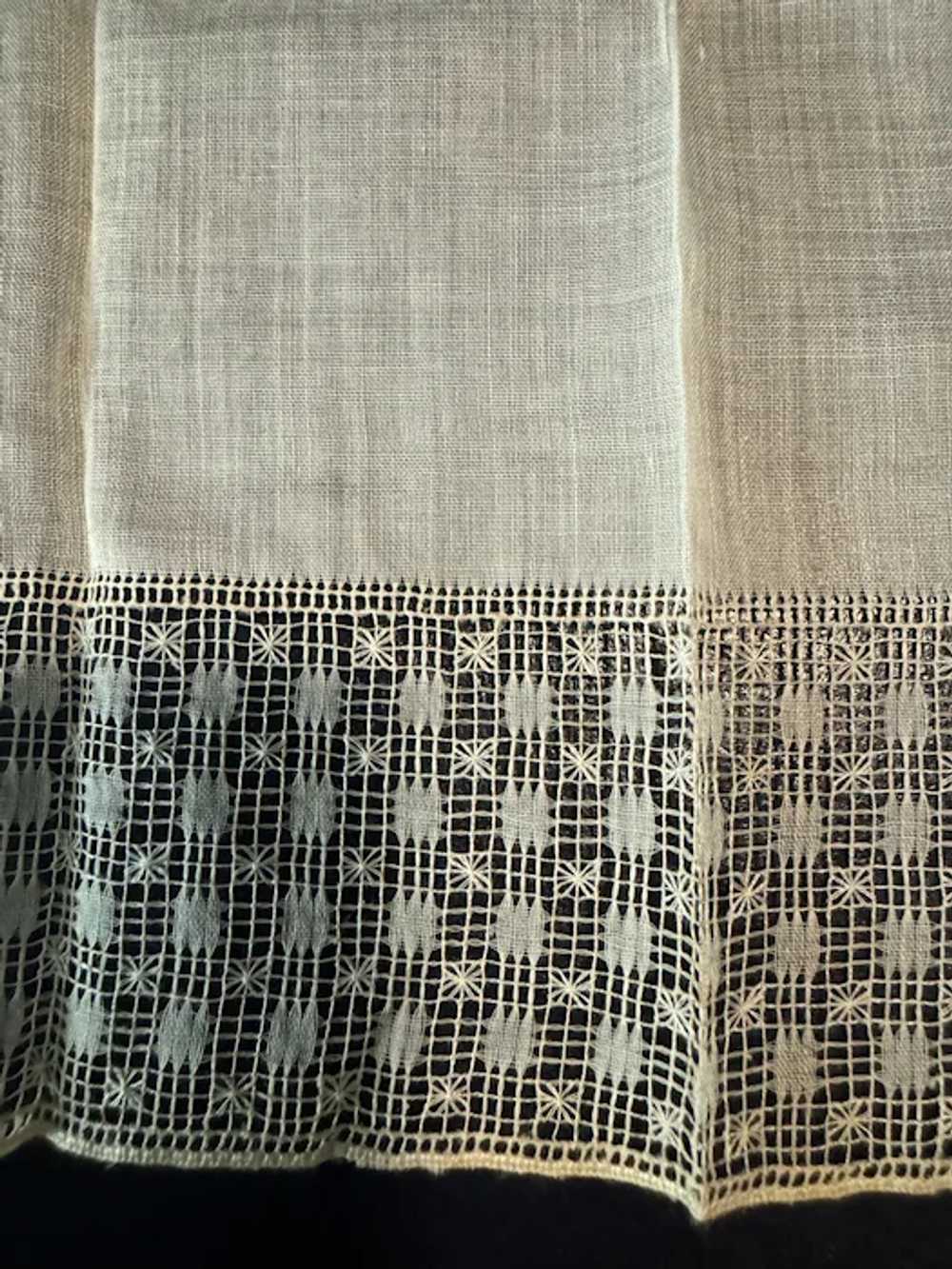 vintage  lace Hankie  detail - image 4