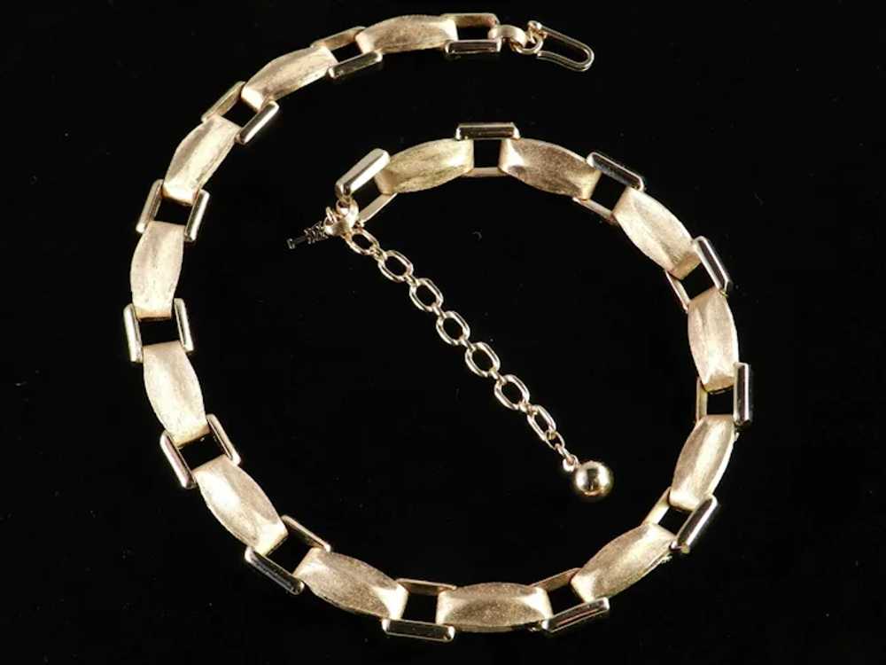 Trifari Mid-Century Ribbon Link Necklace - image 3