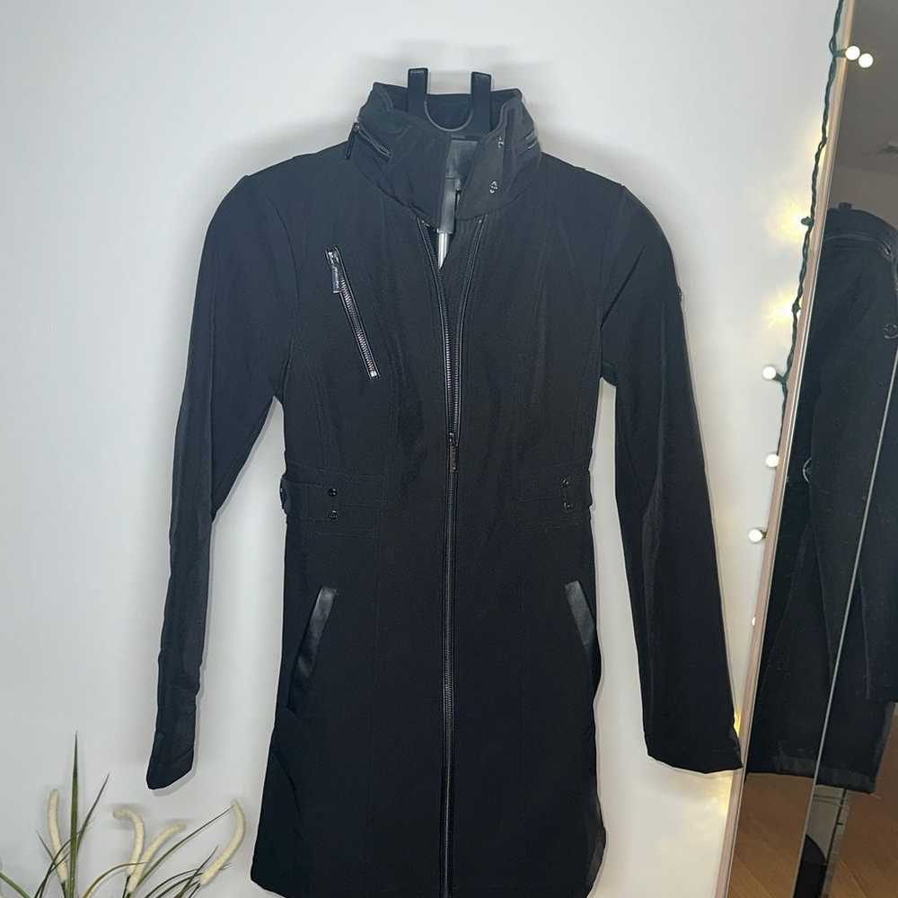 MICHAEL KORS Faux-Leather-Trim Hooded Raincoat Bl… - image 2