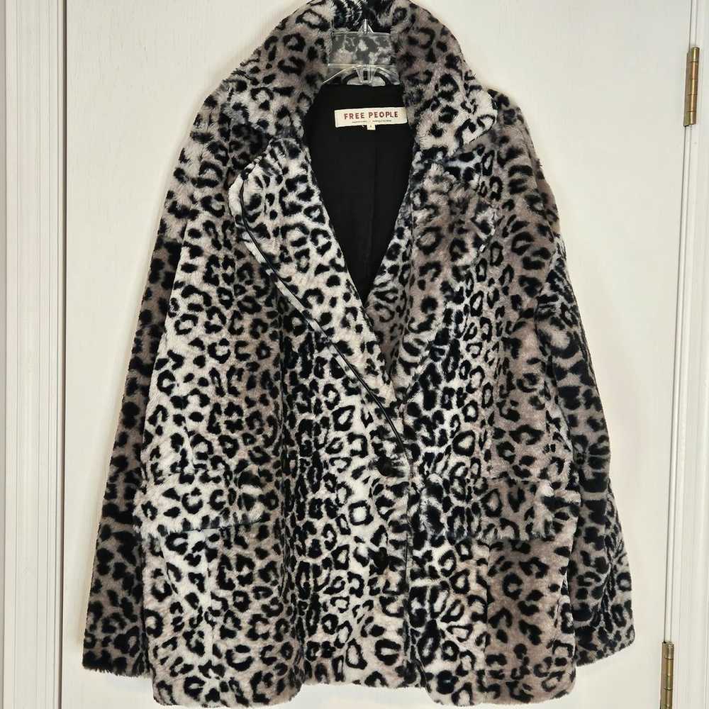 Free People Kate Leopard Faux Fur Snow Leopard Co… - image 1