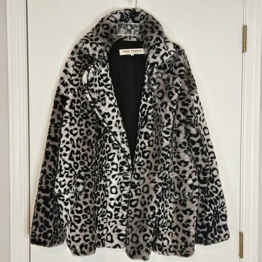Free People Kate Leopard Faux Fur Snow Leopard Co… - image 2