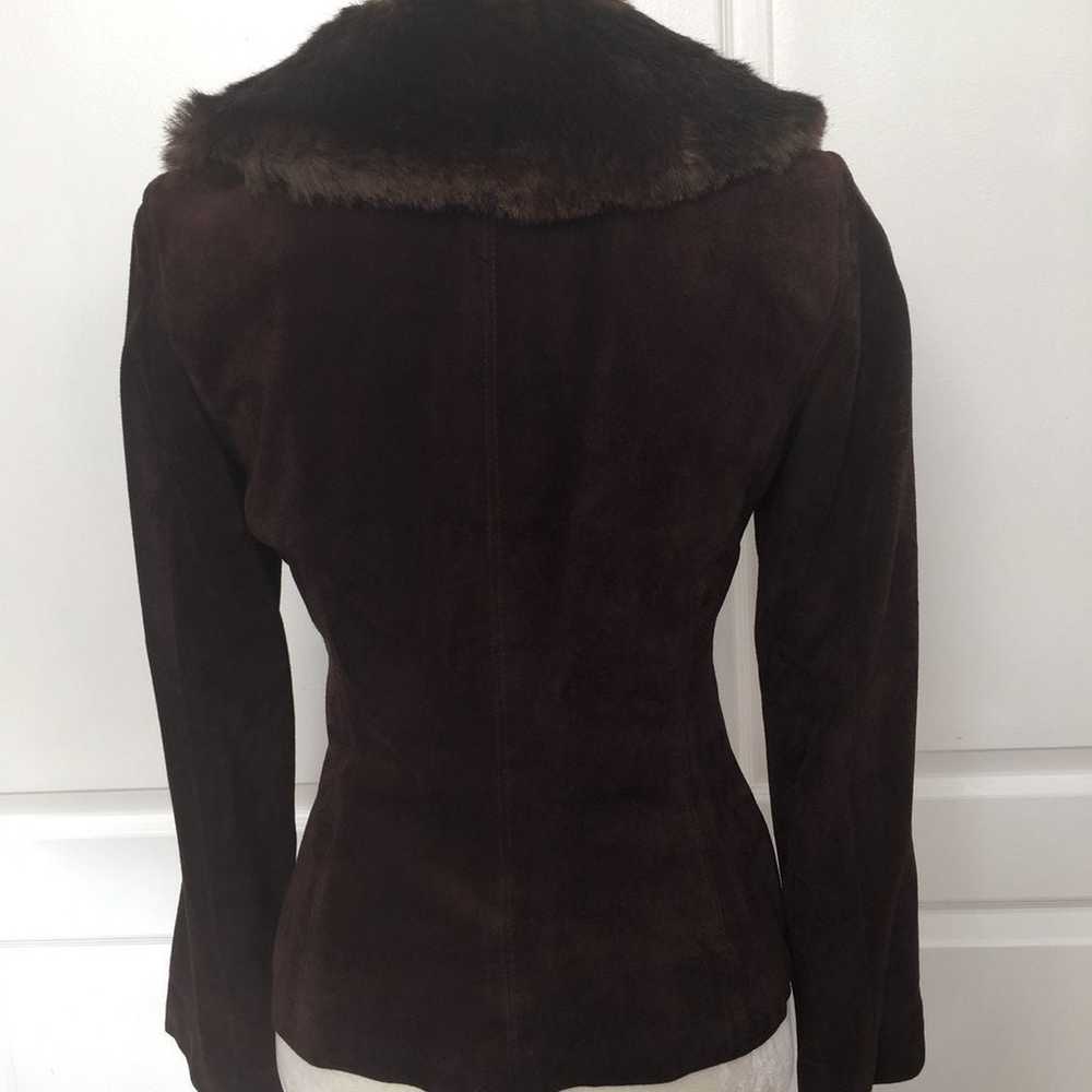 BCBG vintage brown suede jacket fur collar size s… - image 5